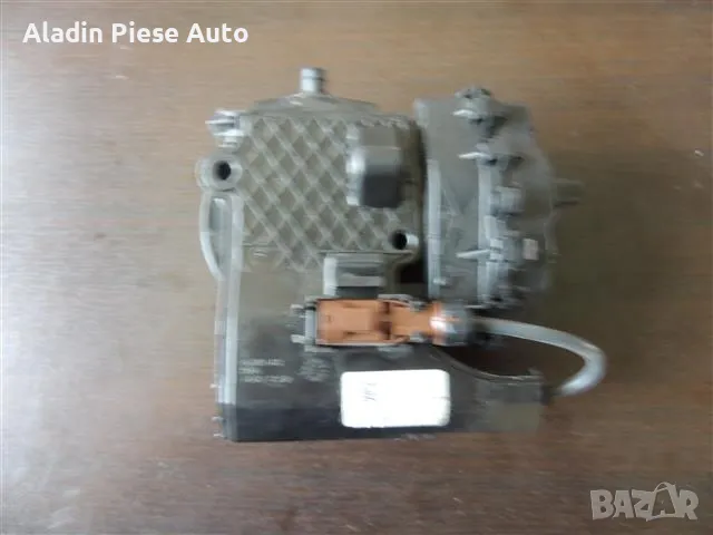 Мотор + емблема за задна врата Mercedes GLE / C-класа година 2015 - 2020 код A0997500160, снимка 2 - Аксесоари и консумативи - 50439451