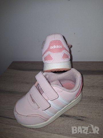Бебешки кецове/маратонки Адидас, снимка 1 - Бебешки обувки - 43255685
