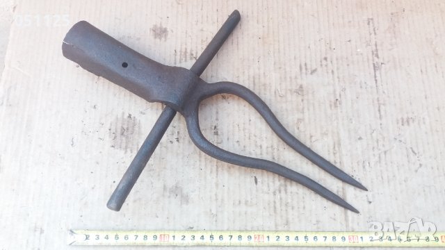 старо ковано земеделско сечиво, инструмент , снимка 3 - Антикварни и старинни предмети - 37757692