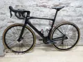 Карбонов шосеен велосипед BMC Roadmachine 01 Disc Ultegra Fulcrum Zero CMPTZ, снимка 11