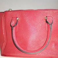 Дамска чанта MANGO, червена, с три разделения, дълга подвижна дръжка, златни ципове, много запазена, снимка 4 - Чанти - 35077096