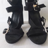 Черни велурени сандали на ток Bershka , снимка 9 - Дамски обувки на ток - 39926843