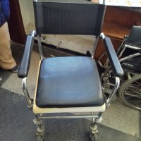 инвалиден стол, снимка 1 - Тоалетни столове - 43514332