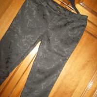 Елегантен силно еластичен дамски панталон тип"цигара" от жакардов бенгалин. Панталонът е  със станда, снимка 1 - Панталони - 27579159
