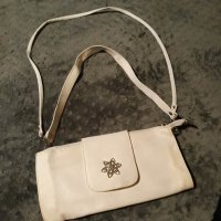 Бяла дамска чанта, снимка 1 - Чанти - 32145563