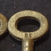 Два стари редки бронзови ключа от соца за КОЛЕКЦИЯ ДЕКОРАЦИЯ 29217, снимка 4 - Други ценни предмети - 43267168