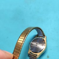 Дамски часовник Caprice , снимка 3 - Антикварни и старинни предмети - 37396035
