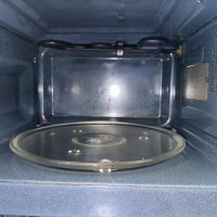 Микровълнова  печка Samsung с грил , снимка 3 - Микровълнови - 44863601