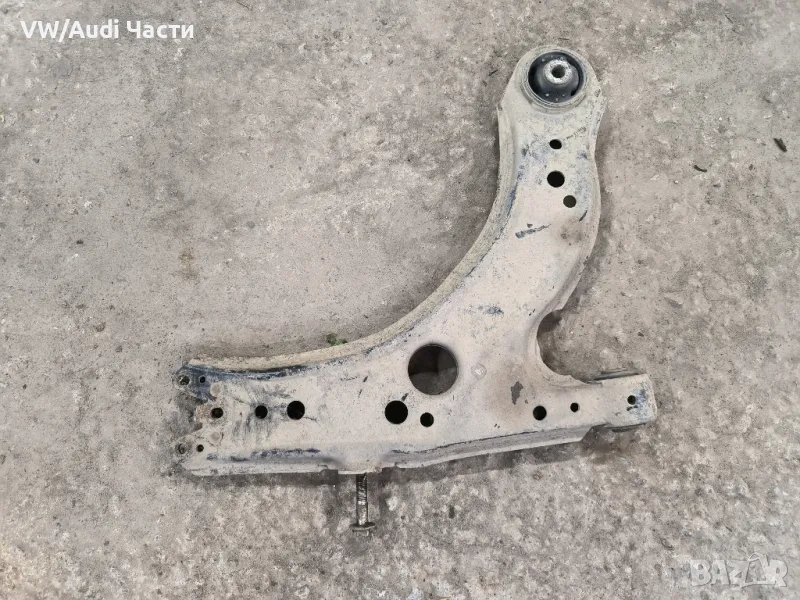 Ляв носач за Голф 4 Ауди А3 Сеат Шкода Бора VW Golf 4 Audi A3 Seat Skoda Bora , снимка 1