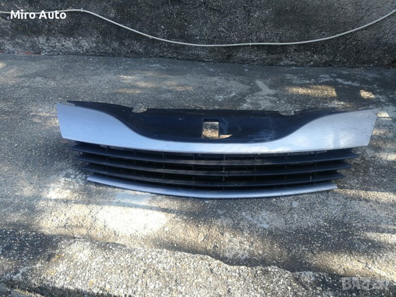 Решетка между фаровете от Рено Лагуна 2 , снимка 1