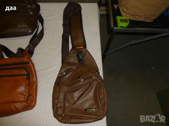 продавам кожена чанта тип бъбрек, снимка 1