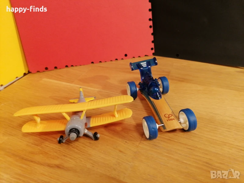 Играчка самолет Mattel и макет на автомобил, снимка 1