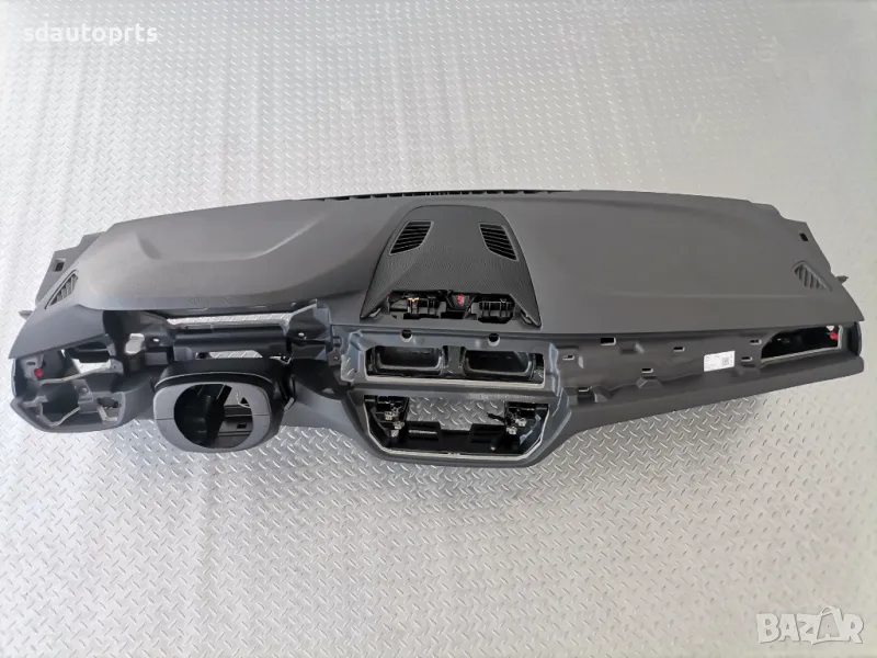 Ново Табло BMW 5 G30 G31 G38 Lci без HUD Черно гума, снимка 1