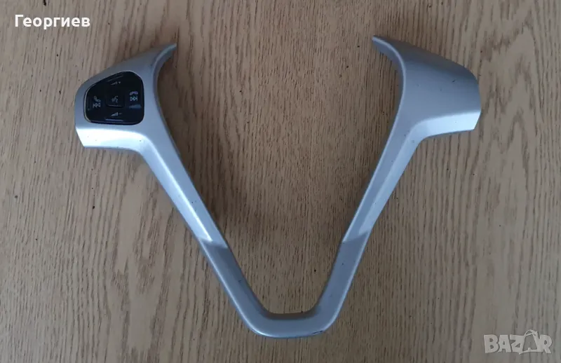 Лайсна с бутони за волана Ford Fiesta, снимка 1