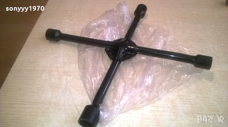 КЛЮЧ ЗА ГУМИ, снимка 1