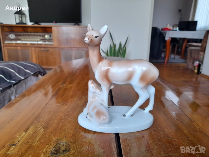 Стара порцеланова фигура,сърничка #2, снимка 1