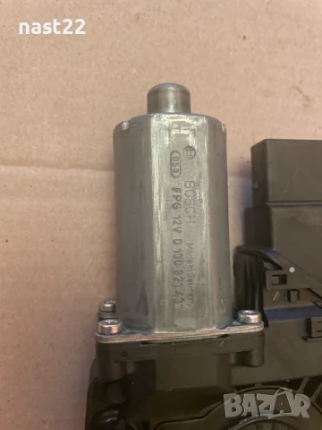 Моторче задна лява врата Фолксваген Голф 5 1KO 959 703 K, снимка 3 - Части - 50905134