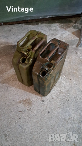 Метални туби - използвани от военните 1953г., снимка 2 - Антикварни и старинни предмети - 53483028