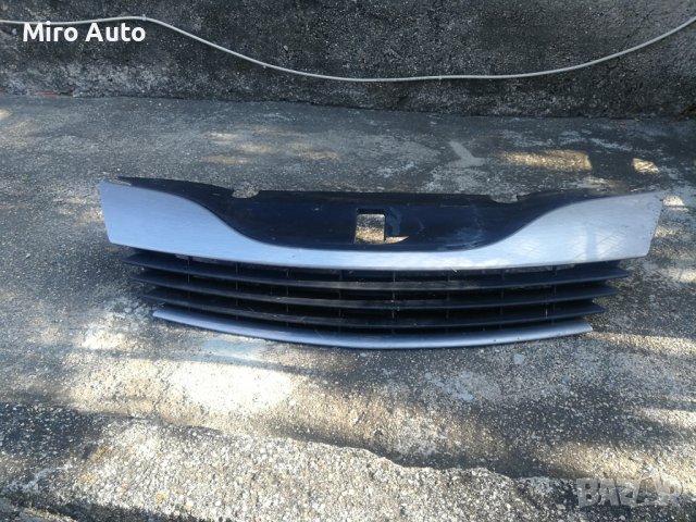 Решетка между фаровете от Рено Лагуна 2 , снимка 1