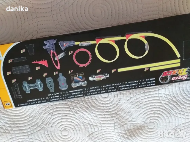 Писта с лупинг , изстрелвач и две метални коли, снимка 2 - Коли, камиони, мотори, писти - 49694190