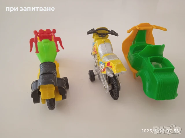 3 бр. мотори пластмаса, 1:18 , снимка 4 - Колекции - 41968488