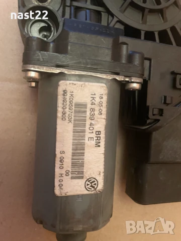 Моторче задна лява врата Фолксваген Голф 5 1KO 959 703 K, снимка 2 - Части - 50905134