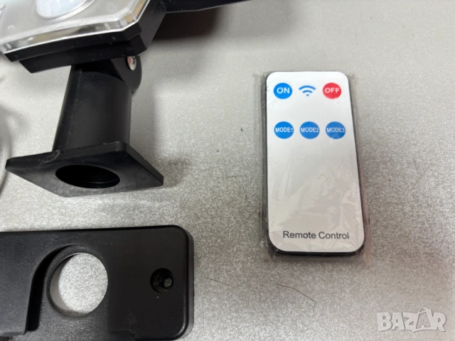 Външна соларна стенна лампа със сензор за движение и дистанционно управление (модел LF-2501B), снимка 4 - Соларни лампи - 53583354