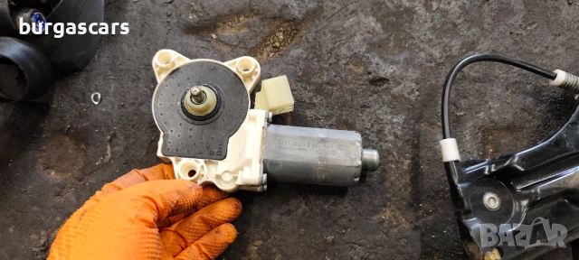 Стъклоповдигач моторче предна лява врата A 211 720 01 46 / A 211 820 29 42 Mercedes E220 W211 , снимка 3 - Части - 53247533