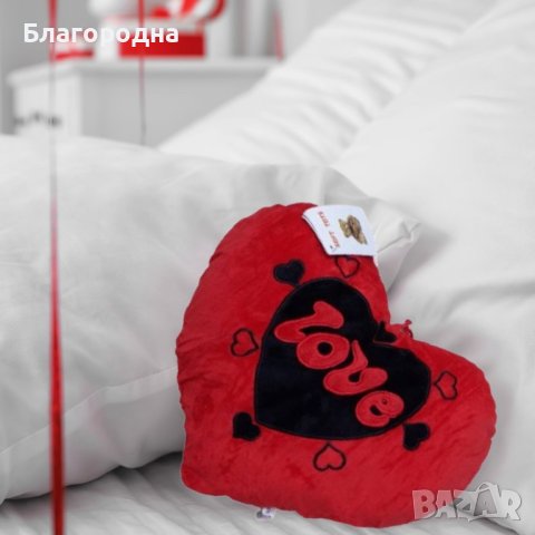 Подаръчна плюшена музикална възглавничка Сърце LOVE с мелодия , 33см, снимка 1 - Музикални играчки - 43849200
