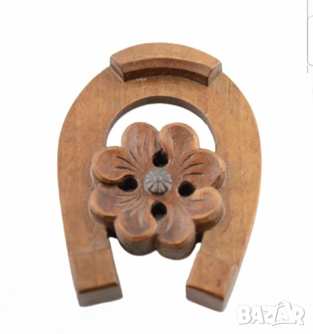 Амулет Старинна подкова с детелина за да донесе щастие и късмет в домът ви.