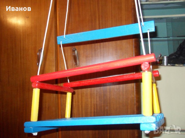 дървена люлка-висяща