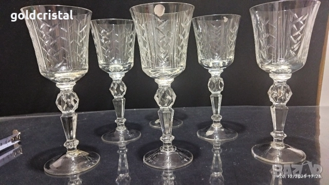 Кристални чаши за вино , снимка 1 - Антикварни и старинни предмети - 35041751