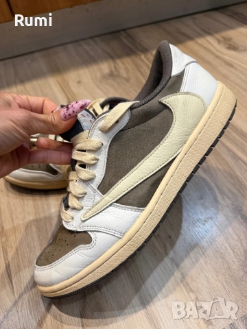 Оригинални кожени кецове Jordan 1 Low Travis Scott! 47,5 н, снимка 2 - Маратонки - 52306381
