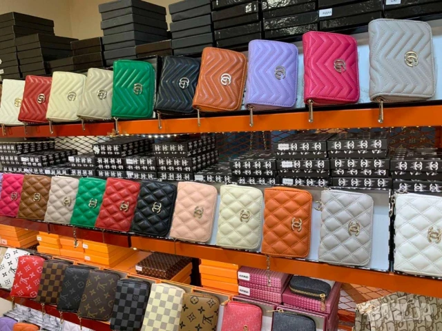 портмонета в кутия gucci chanel christian dior louis vuitton ysl saint laurent , снимка 11 - Портфейли, портмонета - 51117137