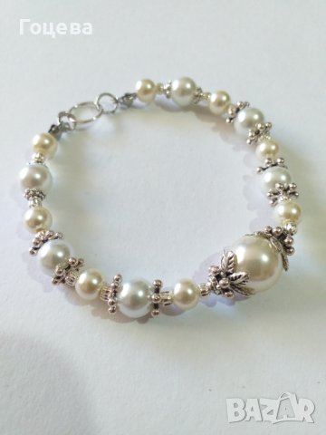 Красива перлена гривна с кристални перли и красиви орнаменти в цвят Сребро , снимка 2 - Гривни - 37157972