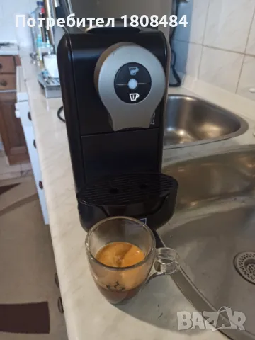 Кафе машина Лаваца за капсули Лаваца Блу работи и прави супер кафе , снимка 3 - Кафемашини - 50428717