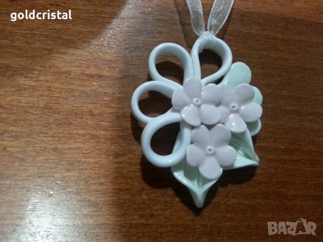 Порцелан медальон колие , снимка 2 - Антикварни и старинни предмети - 43555964