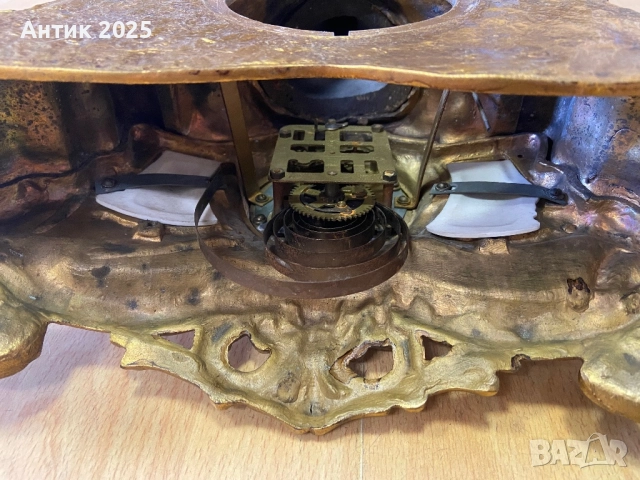 Старинен бронзов часовник с порцеланови вложки, снимка 6 - Антикварни и старинни предмети - 52501667