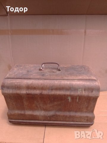 Продавам стара шевна машина JUNKER RUH - ръчна - антика, над 150години