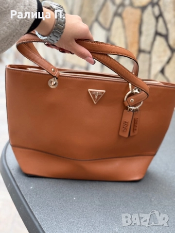 Голяма дамска чанта GUESS, снимка 4 - Чанти - 51883843