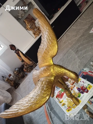 различни големи масивни бронзови предмети