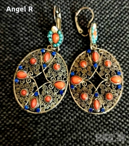 Цветни обеци