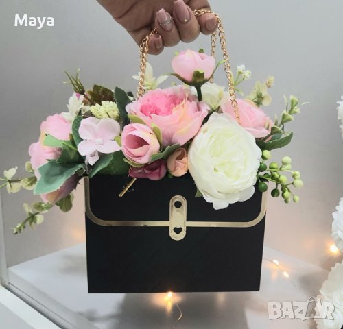 Луксозна чантичка със златисти елементи и цветя, снимка 8 - Подаръци за жени - 40331859