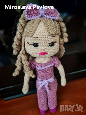 Плетени кукли на една кука. Размери между 20 см и 30 см