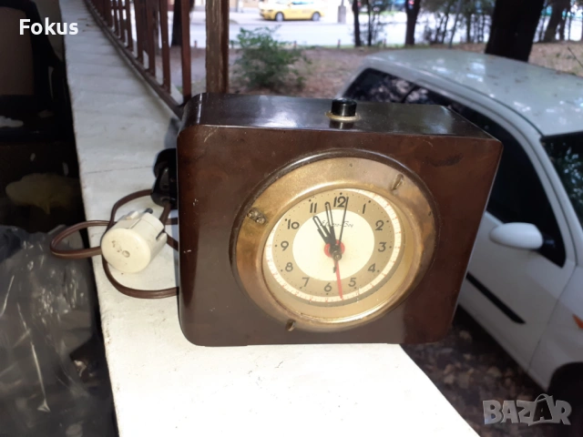 Стар електрически часовник Electro boy бакелит месинг, снимка 2 - Антикварни и старинни предмети - 53294290