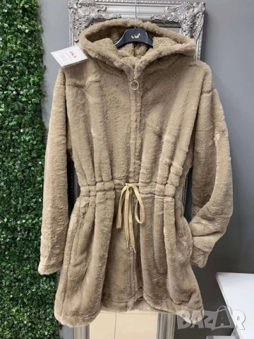 пухкаво яке с качулка и връзки на талията 