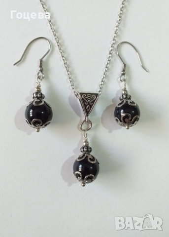 Красив комплект бижута с черни порцеланови мъниста и орнаменти в цвят Сребро 