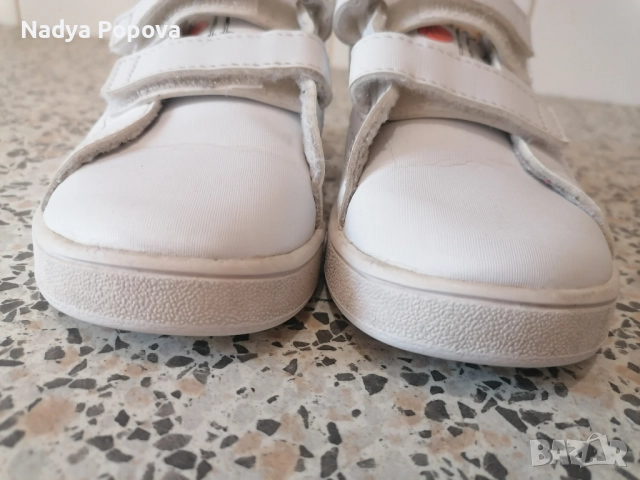 Детски маратонки Адидас, 26 номер, снимка 2 - Детски маратонки - 52271813