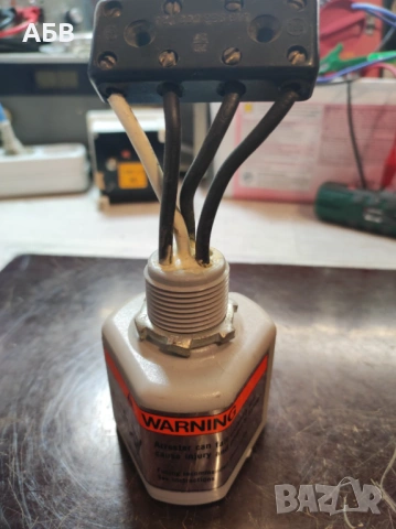 Продава се мълниезащитен арестор (surge arrester) General Electric Tranquell, модел 9L15ECC001, снимка 3 - Друга електроника - 53479398