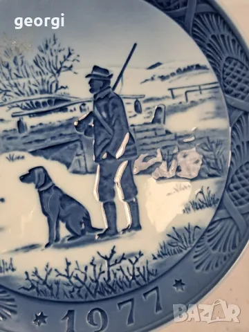 декоративна порцеланова чиния ловец с куче Royal Copenhagen  22/2, снимка 2 - Декорация за дома - 49182948
